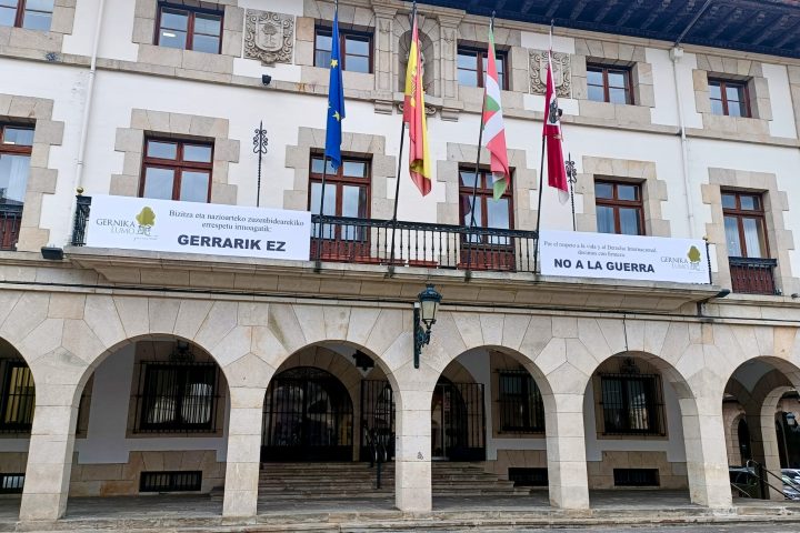 GErnika Lumo Gerrarik ez